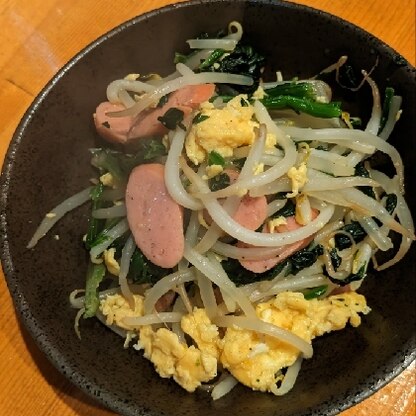 ちょうど冷蔵庫に食材が揃っていたので作ってみました。パパっと作れて美味しかったです。